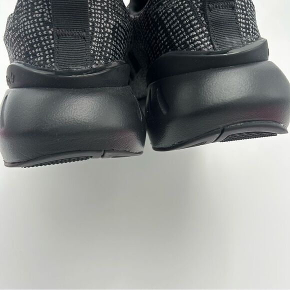 NWOB Adidas Swift Run 22 J Black/ Grey Unisex US Size 6.5 main image 9